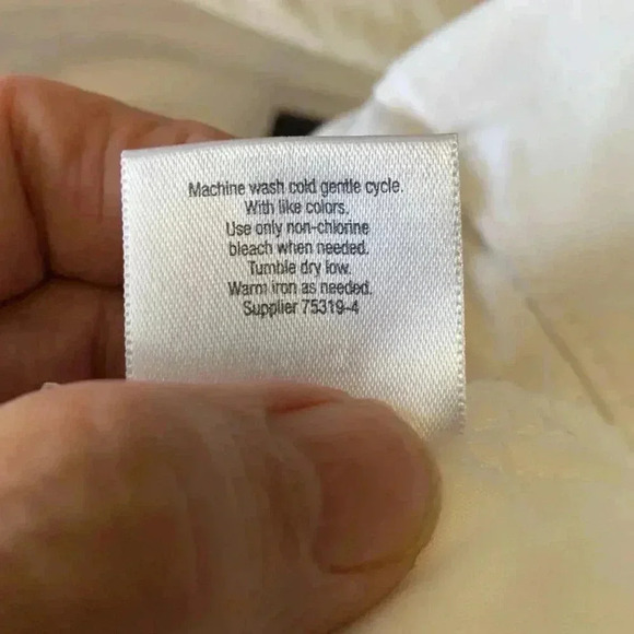 St. John’s Bay high rise, soft, bright white capris, 4  pocket style w stretch. - Picture 5 of 5